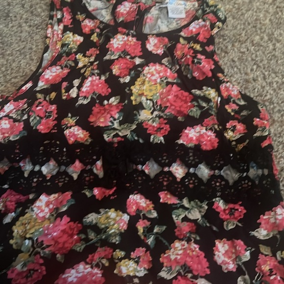 Lot of summer tops - Picture 2 of 8